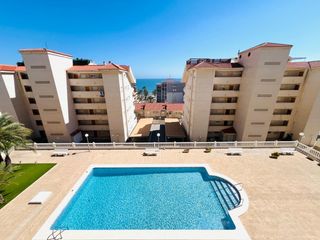 Apartament en Los Arenales del Sol. Apartamento con vistas al mar en urbanizaci�n con piscina en are
