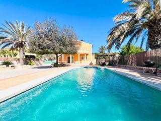 Chalet en Valverde. Chalet con piscina en valverde, elche.