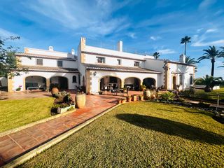 Chalet in Partida Comunes-Adsubia. Finca mediterránea de lujo en venta en jávea