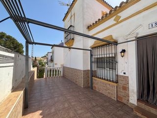 Casa adossada en Los Balcones-Los Altos. Adosado en los altos torrevieja con 2 piscinas, sol�rium y gran