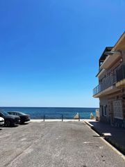 Maison à La Veleta. Moderno bungalow en primera línea de mar completamente reformado