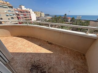 Apartament a Zona Playa del Cura. Apartamento con vistas al mar en calle la sal torrevieja