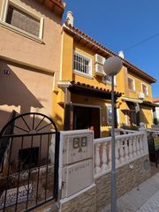 Duplex in Cabo Cervera. Dúplex adosado ubicado en la codiciada zona de cabo cervera, a t