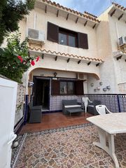 Casa a Zona Playa de los Locos. Encantadora vivienda de 2 dormitorios con amplias zonas exterior