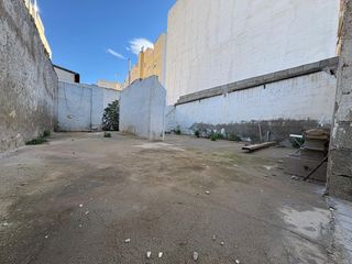 Terreno residenziale in Avenida sant andreu-la hoya 21. Solar con posibilidad de vivienda unifamiliar o construir edific