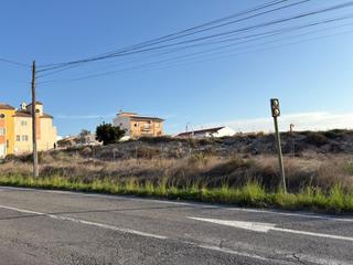 Terrain résidentiel à Calle calle de la magnola. Terreno rustico para construir en bacarot