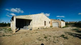 Casa a La Foia - Daimés - Asprella. Casa de campo en daimes con plantación de granadas  25.000 m de