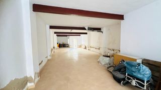 Business premise in Plaza Crevillente - Antiguos Juzgados - El Asilo. Se vende local comercial de 120 m2