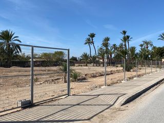 Terreno residenziale in Alzabares. Oportunidad única amplia parcela en alzabares, elche.