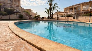Maison à Calas Santiago Bernabeu. Encantador bungalow en santa pola