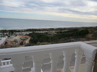 Casa en Los Arenales del Sol. Bungalow con vistas al mar.