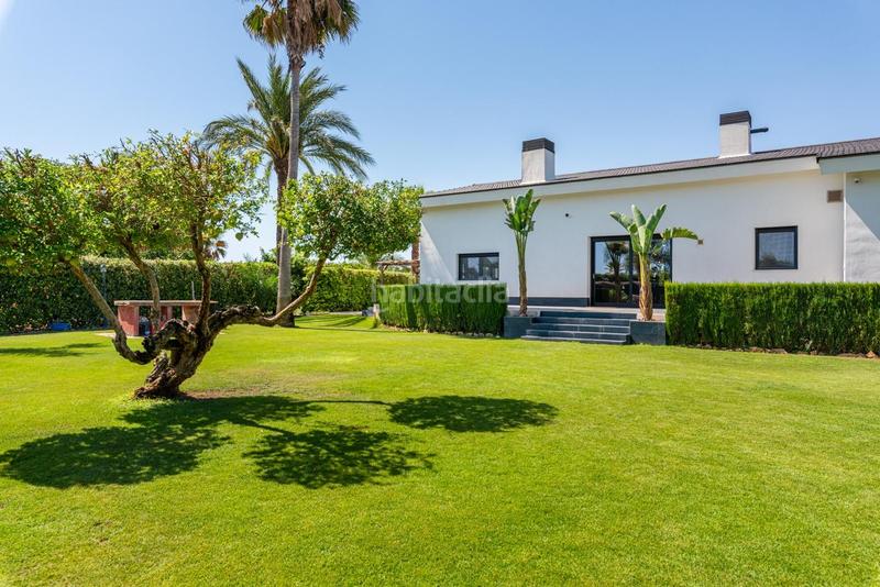 Foto 38d755bb-b335-40bb-bcf8-f2a9b672f3dd. Chalet  de diseño con espectaculares jardines en Elche / Elx