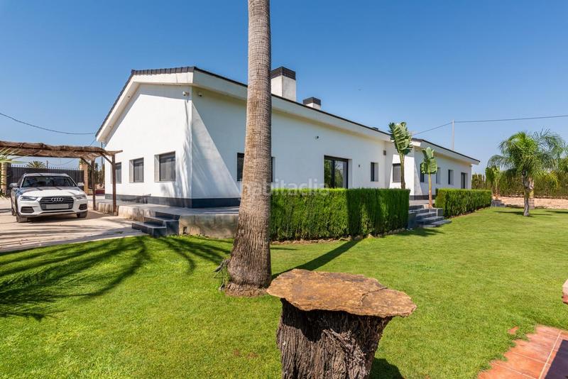 Foto 50a75ba4-1524-4553-8c24-0ccefcffb35a. Chalet  de diseño con espectaculares jardines en Elche / Elx