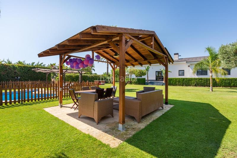 Foto 7cd9b605-d1fd-40de-a538-2b9be9b11c9a. Chalet  de diseño con espectaculares jardines en Elche / Elx