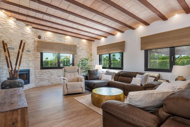 Foto 9be0277a-7e7a-48a9-8c17-35ffee8aa24c. Chalet  de diseño con espectaculares jardines en Elche / Elx