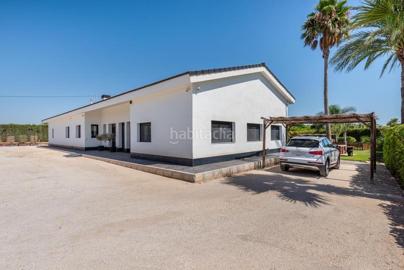 Foto d7ef0142-038e-4662-859a-78df1c8838cc. Chalet  de diseño con espectaculares jardines en Elche / Elx