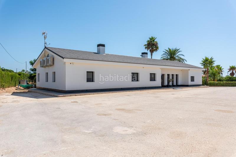 Foto de015590-5af1-4637-ac52-fc713e4e4dc0. Chalet  de diseño con espectaculares jardines en Elche / Elx