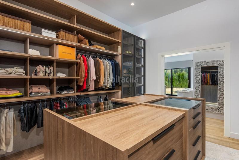 Foto f120a738-0a03-4e27-a9d1-46cea6bf404a. Chalet  de diseño con espectaculares jardines en Elche / Elx