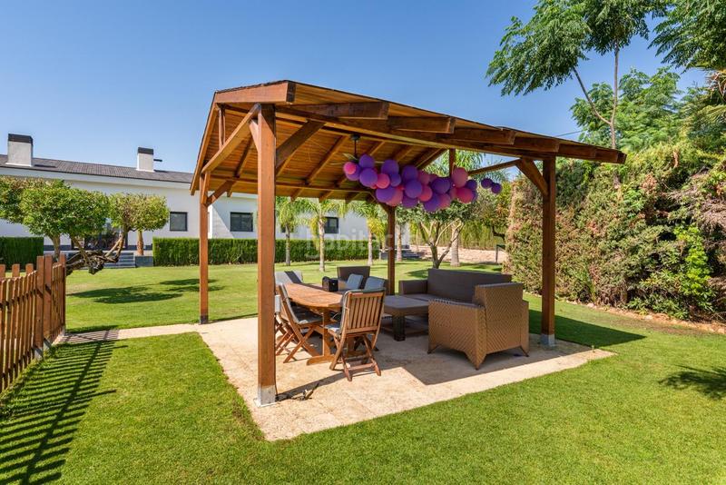 Foto f9f6bbcc-6fe5-4b70-bd1f-37515706d42c. Chalet  de diseño con espectaculares jardines en Elche / Elx