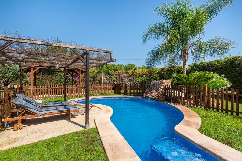 Foto faca7cc3-51b6-404b-b746-cee4d4938f1b. Chalet  de diseño con espectaculares jardines en Elche / Elx