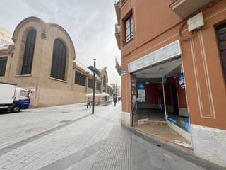 Location Local commercial  Reding