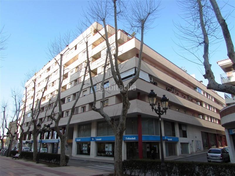 Foto ab326426-69c9-48c8-83c8-f4105c9153f5. Aparcament cotxe a Valls