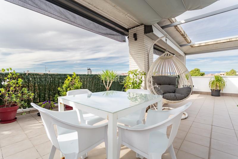 Foto 49d9c4f3-5046-4cd1-9d6d-a2badce2c36c. Attico con riscaldamento parcheggio piscina in Platja de Llevant Salou