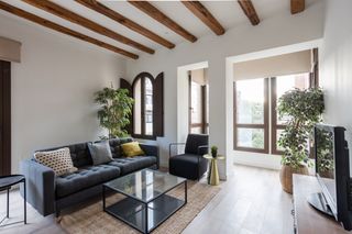 Miete Etagenwohnung  Armanya