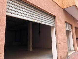 Location Local commercial à Ensanche - Parque del Oeste. Local con salida de humos