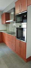 Casa bifamiliare  Passeig de la ginesta. Casa pareada con 4 habitaciones con parking y calefacción