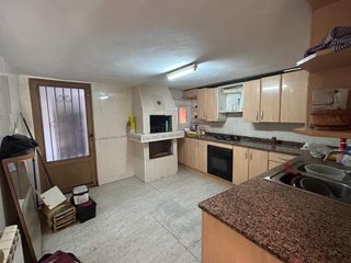 Casa  Carrer de buidasacs. Casa con 3 habitaciones con calefacción
