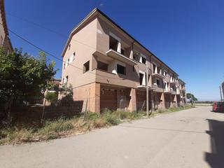 Casa adossada a Carrer sant domí 17. Últimes cases en sant guim