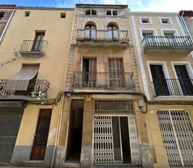 Casa  Carrer de sió 16. Edificio con división horizontal y múltiples posibilidades en el