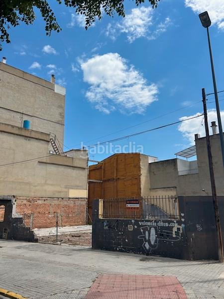 Foto bf734ce1-3421-4f57-9b5d-24e6fe9a14d3. Terreny residencial a avinguda del mestre serrano 64 a Sueca