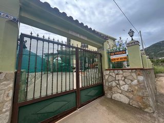 Chalet  Carrer del calvari. Se vende chalet en corbera