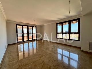 Flat in Avinguda de les Corts Valencianes 41