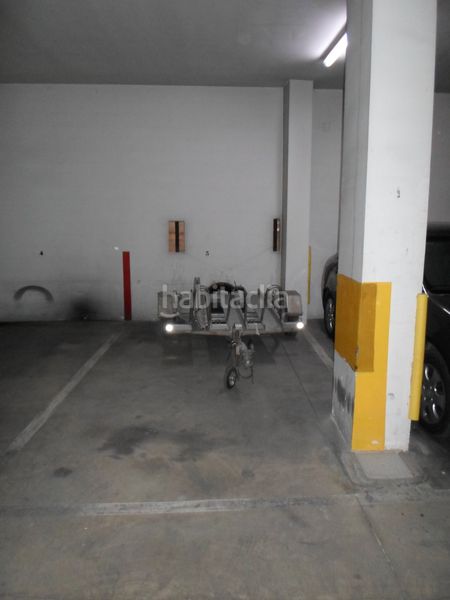 Foto fd53c6a5-9c7d-41c7-8aef-17cd55f8a2e1. Parking coche en Algemesí