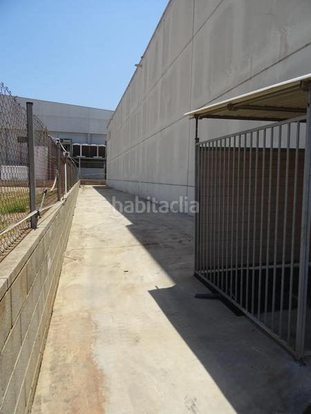 Foto a68ea9e7-8c9e-4f92-b606-7dda7b1ed106. Bâtiment à usage industriel dans Algemesí