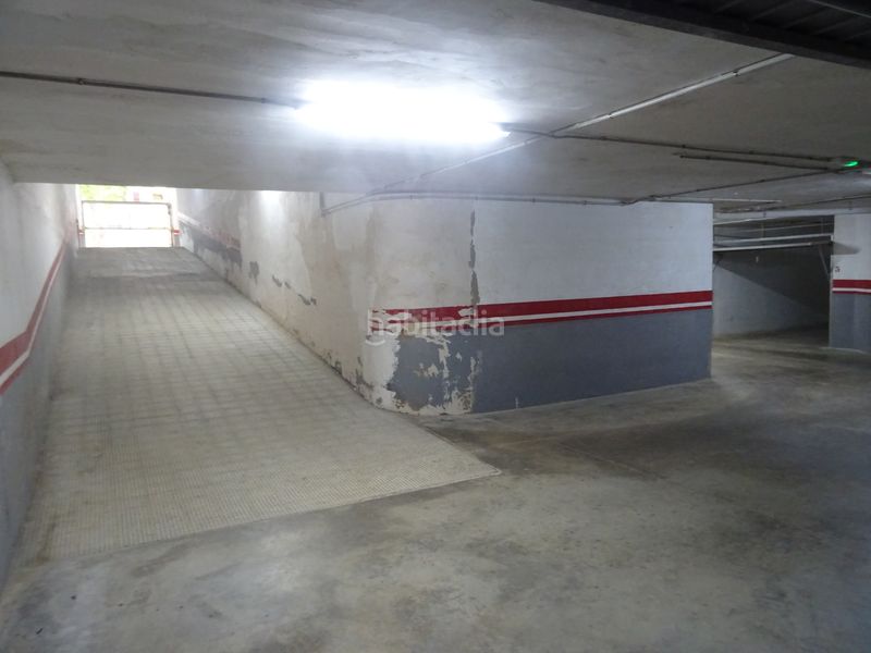 Foto f3f20109-972a-44b7-880b-9e255a08d145. Autoparkplatz in Algemesí