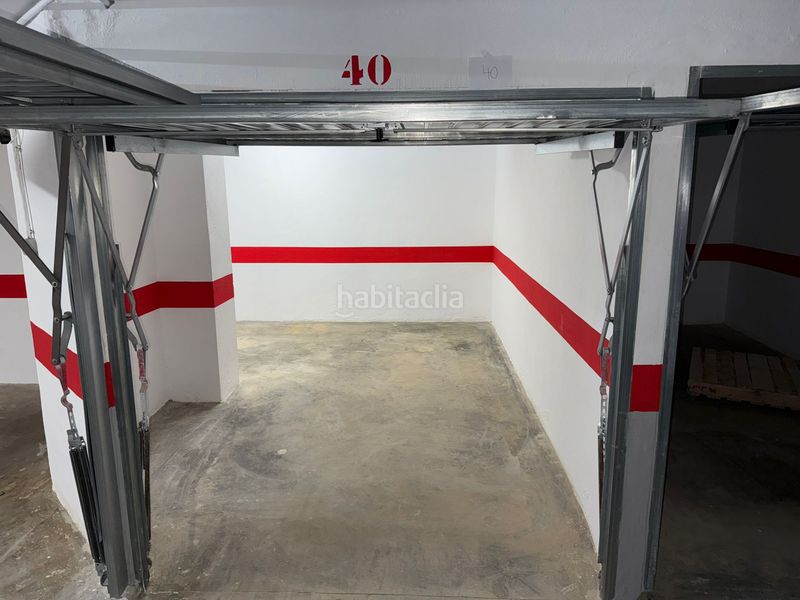 Foto bf6c9405-fc44-40fb-b708-c8a9111cc77c. Car parking in Algemesí