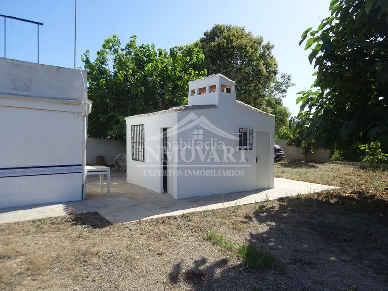 Foto f7c36791-5aec-411e-98bd-3e7c4c92fa95. Masia amb xemeneia piscina a Guadassuar