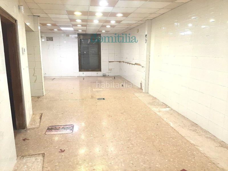 Foto d8ab8407-36d6-43f4-aa55-de07fdb74463. Alquiler local comercial local esquinero en alquiler c. sant pau en Sabadell