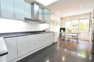 Haus  Garcilaso. Casa adosada en venta en el centro de sabadell