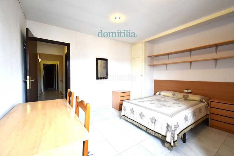 Foto f8093e30-6f08-41c3-b733-7e9a3669891d. Casa adossada a Centre Sabadell