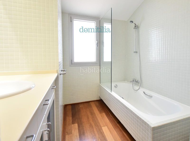 Foto c987dbf7-55ec-4a15-ac5a-c05dd7dd5655. Rent duplex with heating parking in Centre Sabadell