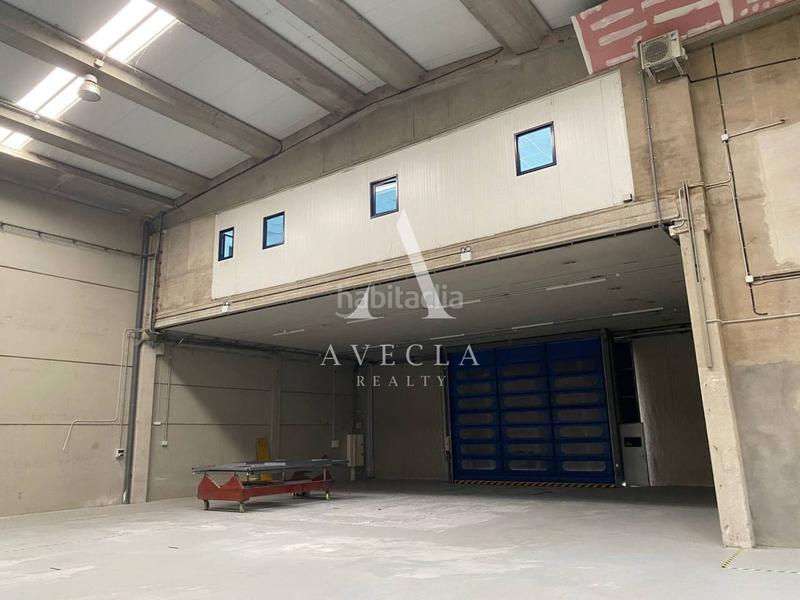 Foto 7dec6676-65d5-4a54-a0a9-8eb50d246c98. Rent industrial building in ciencies 90 in Santa Eulàlia Hospitalet de Llobregat (L´)