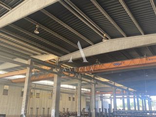 Miete Fabrikhalle in Calle del maresme 15. Nave industrial en alquiler con puentes grúa en lliçà de vall