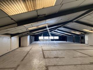 Miete Fabrikhalle in De l´oli 14. Nave industrial en alquiler en coll favàcan magí sant cugat del
