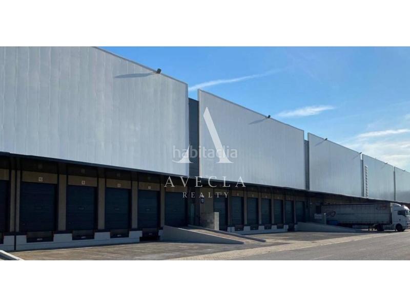 Foto 39574d15-6b24-4666-ba8f-a7efb61dee9c. Rent industrial building in número 3 de la zona franca 1 in Barcelona