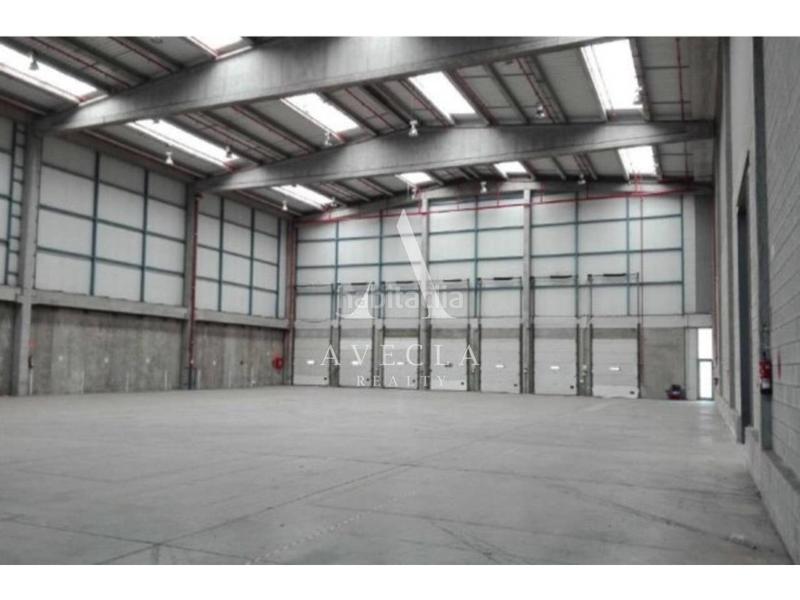 Foto 55fd187d-371f-4773-b71d-81288a7a53fc. Rent industrial building in número 3 de la zona franca 1 in Barcelona